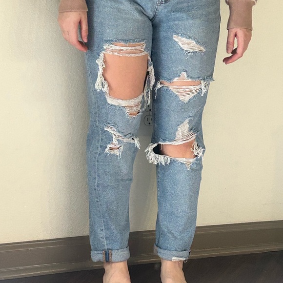 American Eagle
Women's Distressed Blue Jeans - Picture 2 of 4